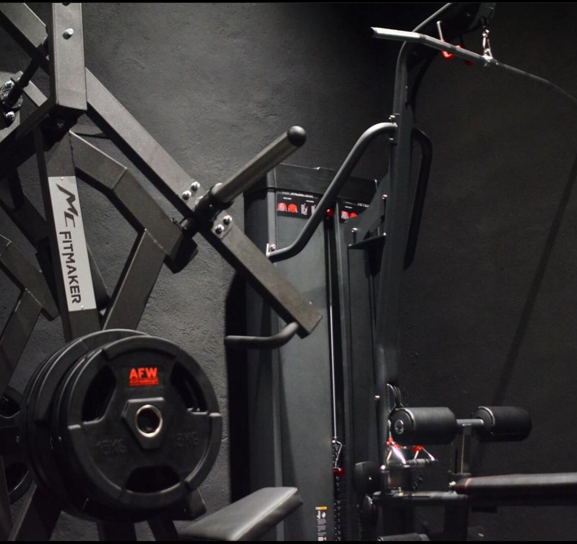 Equipamiento Fitmaker en la zona de trabajo de Rayo Fitness Club